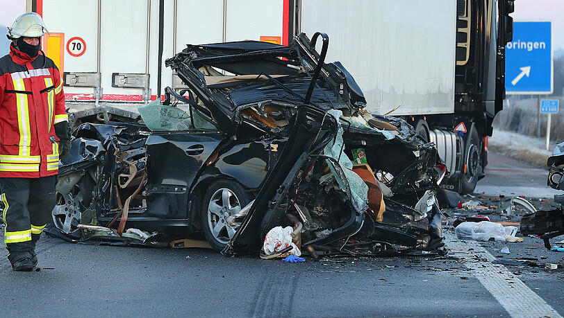 Bei diesem Unfall auf der A7 starben sechs junge Menschen. Bei diesem Unfall auf der A7 starben sechs junge Menschen.