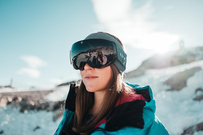 Die neuen Skibrillen mit den Prints &bdquo;Puderzucker Crew&ldquo; und &bdquo;Kind der Berge&ldquo;