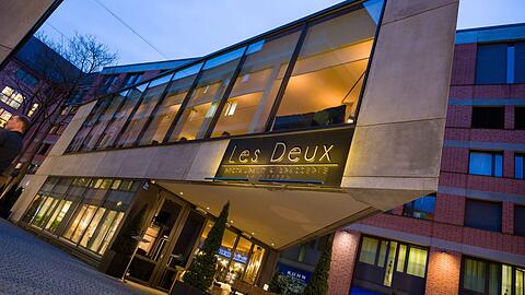 Als sei es vorherbestimmt gewesen: Das zweistöckige Restaurant Les Deux (=Die Zwei) in der Maffeistraße bekommt jetzt seinen zweiten Stern für seine französische Gourmet-Küche mit japanischen Einflüssen.
