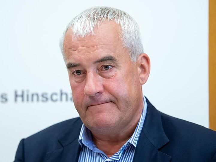 Ludwig Spaenle (CSU) nimmt an einer Pressekonferenz teil. Foto: Sven Hoppe/dpa/Archivbild