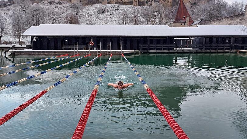 "Was mich am Eisschwimmen fasziniert, ist die unglaubliche Macht der Kälte. Der Schmerz ist so intensiv, man kann an gar nichts anderes denken", sagt Eisschwimm-Weltmeisterin Julia Wittig. "Was mich am Eisschwimmen fasziniert, ist die unglaubliche Macht der Kälte. Der Schmerz ist so intensiv, man kann an gar nichts anderes denken", sagt Eisschwimm-Weltmeisterin Julia Wittig.