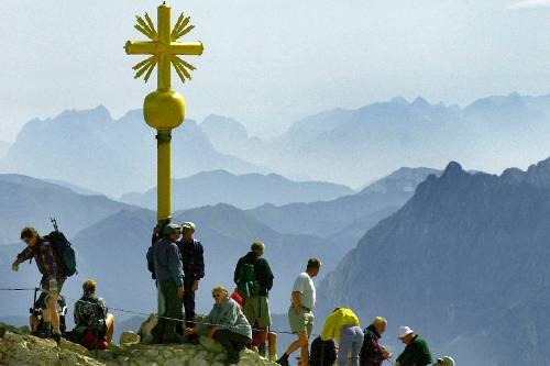 Rush-Hour auf Deutschlands höchstem Berg: Die Zugspitze ist ein beliebtes Wanderziel.