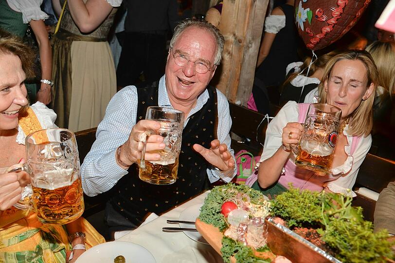 Dem Schauspieler Friedrich von Thun gefiel es im Käferzelt offensichtlich gut.