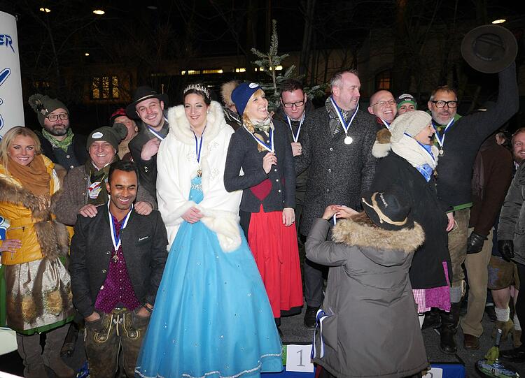 Promi-Eisstockschießen 2015 mit Trachten Angermaier: Die Bilder vom Event.