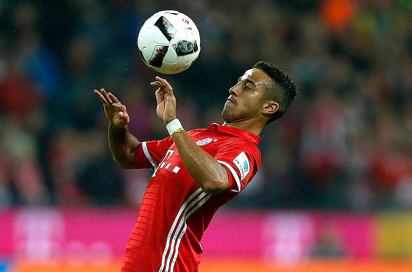 THIAGO - NOTE 3: Der Einnicker. Nicht, weil der Spanier eingeschlafen wäre auf seiner Position im halblinken Mittelfeld. Nein, weil er den Abpraller von Leno souverän einnickte zum 1:0 (30.). Ansonsten wie bekannt: Zahllose Ballkontakte, die ordnende Hand, aber ohne wirklich zu glänzen. (Archivbild