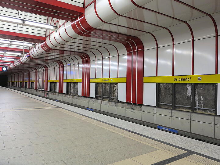 Baustelle am Ostbahnhof. Die Rolltreppen zur U-Bahn werden ausgetauscht.