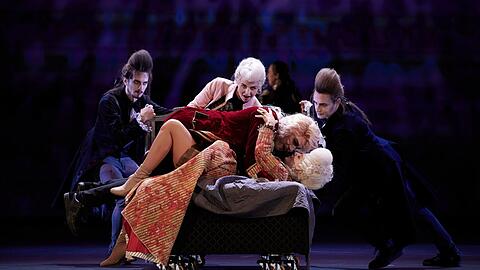 So wild trieb es das Genie mit seiner Constanze: Peter Neustifter und Florentine Schnitzel in "Mozart muss sterben".