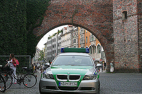 Am Brennounkt: Polizeistreife vor dem Sendlinger Tor