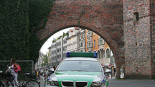 Am Brennounkt: Polizeistreife vor dem Sendlinger Tor Am Brennounkt: Polizeistreife vor dem Sendlinger Tor