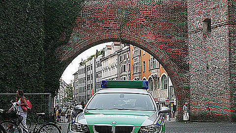 Am Brennounkt: Polizeistreife vor dem Sendlinger Tor
