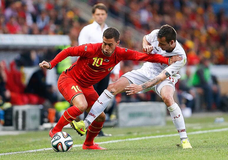 Eden Hazard (23, Belgien): Belgien gilt als die wohl talentierteste Mannschaft des gesamten Turniers. Talentiert, aber eben unerfahren. Der Chelsea-Star ist inmitten all der Talente der Wertvollste. Seine Tempoläufe sind unwiderstehlich, seine Schussstärke schier gewaltig.