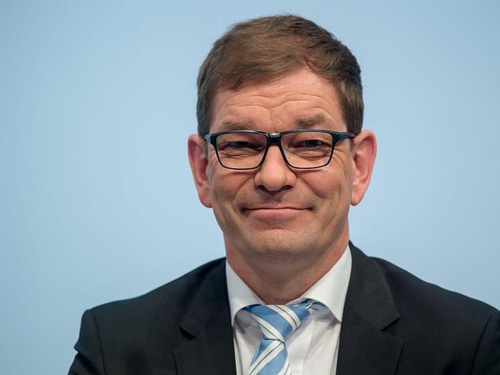 Markus Duesmann ist zum neuen Audi-Chef berufen worden. Duesmann werde den Vorstandsvorsitzenden Schot zum 1. April ablösen, teilte VW in Wolfsburg mit.
