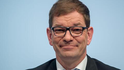 Markus Duesmann ist zum neuen Audi-Chef berufen worden. Duesmann werde den Vorstandsvorsitzenden Schot zum 1. April ablösen, teilte VW in Wolfsburg mit.