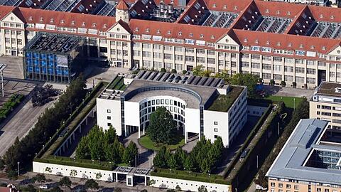 Luftbild der Bundesanwaltschaft. Es ist der Sitz des Generalbundesanwalts. In Karlsruhe arbeiteten in den Nachkriegsjahren vor allem frühere NSDAP-Mitglieder und NS-Juristen, berichten die Autoren eines Aufarbeitungsprojekts.