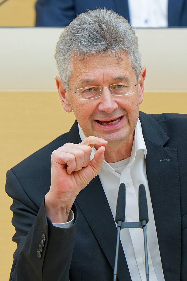 Michael Piazolo bei einer Rede im Landtag. Die nächsten Monate wird er wohl auch viel bei Wahlkampfständen in der Stadt zu sehen sein. Michael Piazolo bei einer Rede im Landtag. Die nächsten Monate wird er wohl auch viel bei Wahlkampfständen in der Stadt zu sehen sein.