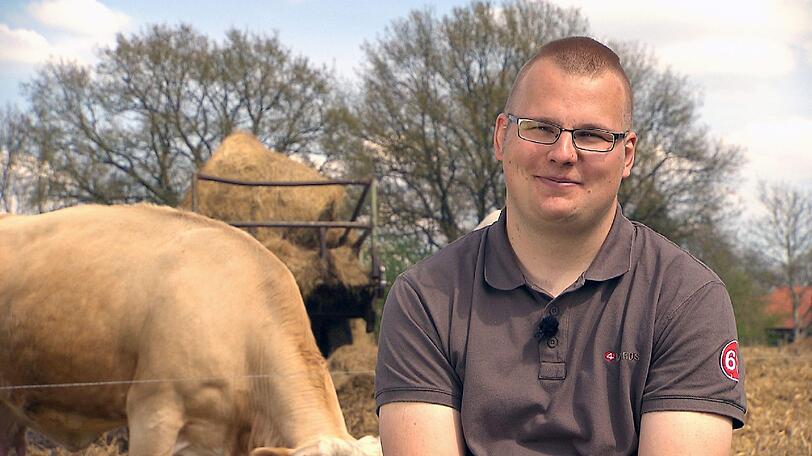 Kuhbauer Johannes ist 26. Der aus dem Ruppiner Land stammende 26-Jährige lebt mit seinen Eltern, Bruder und Schwägerin gemeinsam auf einem Hof. Um die 120 Kühe und das 400 ha große Ackerland kümmert sich der patente Kuhbauer zusammen mit seinem Vater. Mit seinen 26 Jahren übernimmt der Landwirt schon viel Verantwortung. Zeit für Hobbys und Partys bleibt ihm daher kaum. Doch Johannes genießt jeden Moment auf seinem Hof und mit den Tieren. Oft gibt es Stunden, in denen Johannes eine Partnerin an seiner Seite vermisst. Eine Frau kennen zu lernen fällt dem ruhigen Ruppiner schwer: "Ich kann absolut keine Mädels ansprechen. Ich wüsste gar nicht, was ich sagen soll". Der Jungbauer hat keine genauen Vorstellungen, wie die Frau sein muss, die sein Herz erobern kann. Sie sollte einfach für ihn da sein, auf dem Sofa mit ihm kuscheln wollen und Verständnis für ihn und seine Arbeit aufbringen. Johannes hofft, dass er seine Herzdame findet, mit der er eine Familie gründen kann. Deshalb will der beherzte Landwirt seine Chance nutzen und endlich sein Gegenstück finden.