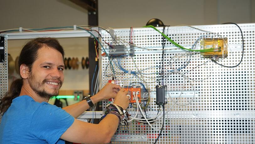 Moritz Dötterl hat im Blick, dass die Technik funktioniert. Moritz Dötterl hat im Blick, dass die Technik funktioniert.