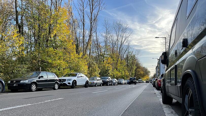 Die Schäftlarnstraße ist wegen die vielen parkenden Autos immer etwas unübersichtlich. Hier wird auch gerne mal etwas schneller gefahren.