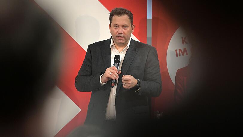 Vizekanzler Klingbeil macht sich für die kriselnde Stahlbranche stark (Archivbild)