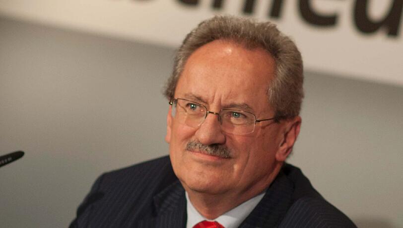 Der Münchner Oberbürgermeister Christian Ude (SPD) hat sich erneut skeptisch zu dem geplanten Bau einer neuen Konzerthalle in der Landeshauptstadt geäußert. Der Münchner Oberbürgermeister Christian Ude (SPD) hat sich erneut skeptisch zu dem geplanten Bau einer neuen Konzerthalle in der Landeshauptstadt geäußert.