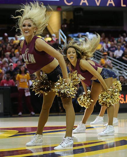 Im ersten Duell der NBA-Finalserie gingen die Cleveland Cavaliers gegen die Golden State Warriors unter. In jeder Hinsicht obenauf: die Cheerleader der Cavs! Sehen Sie selbst - die Bilder...