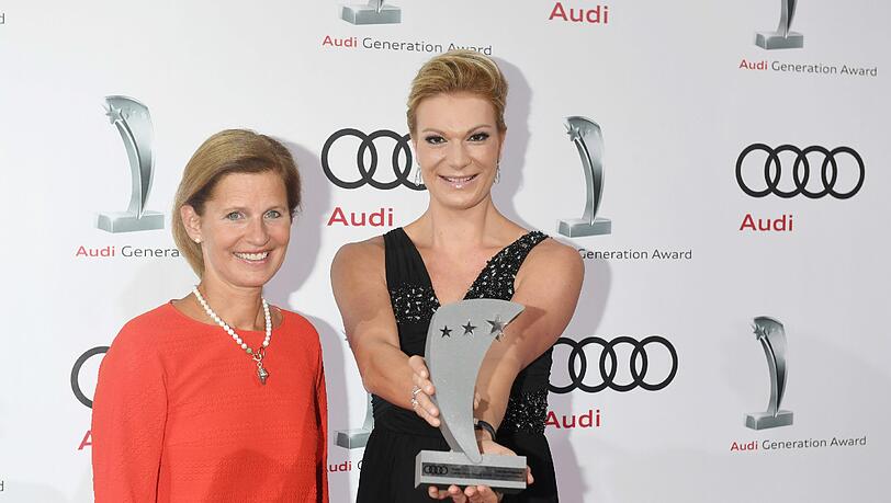Maria Höfl-Riesch und ihre Laudatorin Katrin Müller-Hohenstein Maria Höfl-Riesch und ihre Laudatorin Katrin Müller-Hohenstein