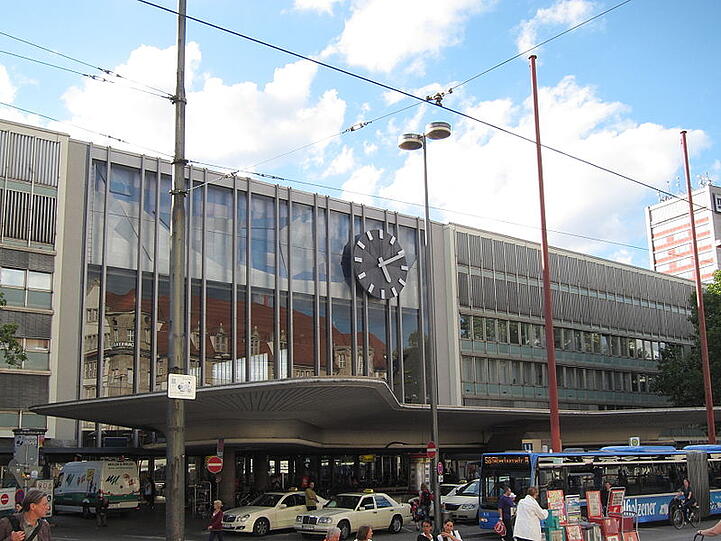 Im Hauptbahnhof ist die PI 16 untergebracht. Der betrunkene Koch parkte seinen Wagen direkt vor der Wache in der Arnulfstraße.