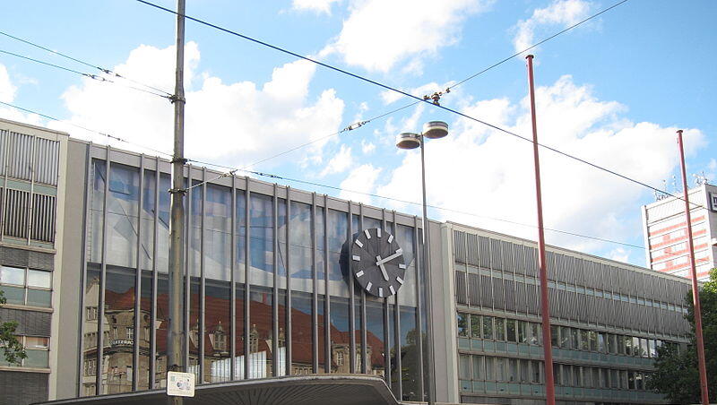 Im Hauptbahnhof ist die PI 16 untergebracht. Der betrunkene Koch parkte seinen Wagen direkt vor der Wache in der Arnulfstraße. Im Hauptbahnhof ist die PI 16 untergebracht. Der betrunkene Koch parkte seinen Wagen direkt vor der Wache in der Arnulfstraße.