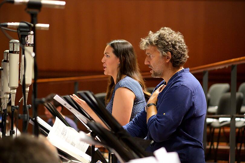 Jonas Kaufmann und der Sopranistin Federica Lombardi bei den Aufnahmen für Verdis &bdquo;Otello&ldquo; in Rom.