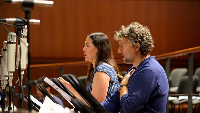 Jonas Kaufmann und der Sopranistin Federica Lombardi bei den Aufnahmen für Verdis „Otello“ in Rom. Jonas Kaufmann und der Sopranistin Federica Lombardi bei den Aufnahmen für Verdis „Otello“ in Rom.