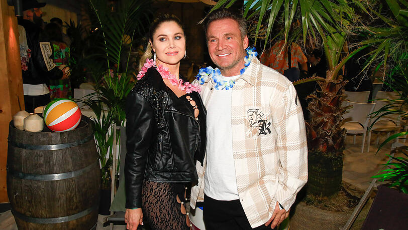 Bei der Premiere von "Promis unter Palmen" in Berlin turtelten Yvonne Woelke und Peter Klein.
