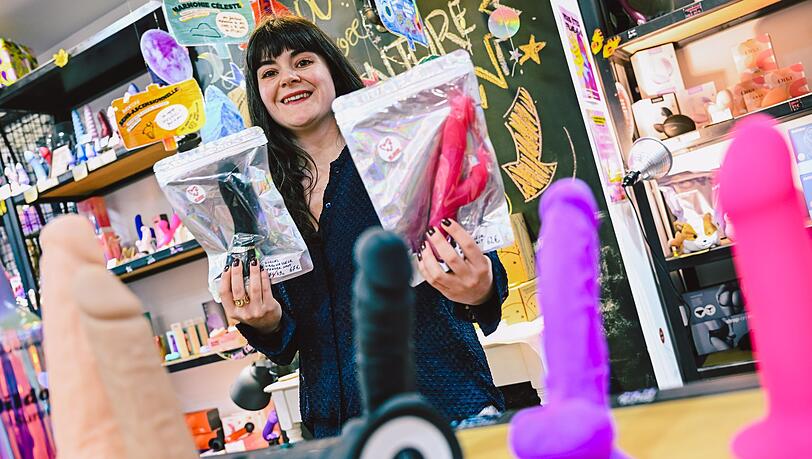 Gebrauchtes Sexspielzeug wird bei Adèle Roy in besonderen Verpackungen angeboten.