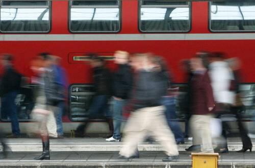 Westlich vom Hauptbahnhof standen die Züge von S-Bahn- und Fernverkehr still.