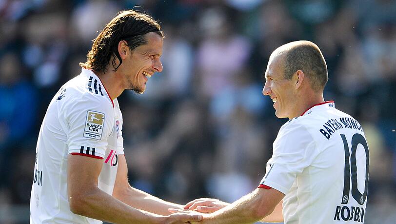 Bayerns Daniel Van Buyten (l.) und Arjen Robben feiern den Sieg. Bayerns Daniel Van Buyten (l.) und Arjen Robben feiern den Sieg.