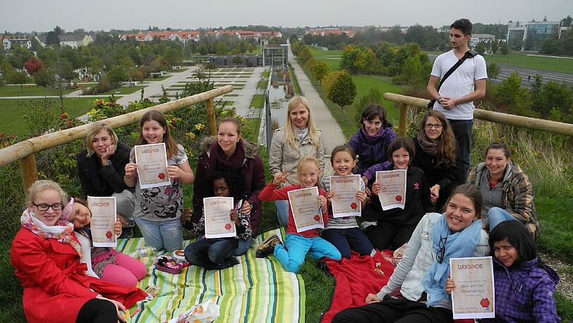 Die Schatzsuche und die anschließenden Spiele waren ein voller Erfolg. Die Schatzsuche und die anschließenden Spiele waren ein voller Erfolg.