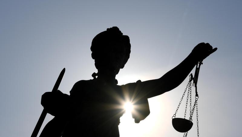 Die Statue der Justitia steht mit einer Waage und einem Schwert in der Hand. Foto: Arne Dedert/dpa Die Statue der Justitia steht mit einer Waage und einem Schwert in der Hand. Foto: Arne Dedert/dpa