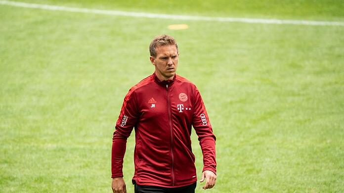 Bayern-Trainer Julian Nagelsmann wundert sich ein wenig über die Shopping-Tour einiger Clubs.