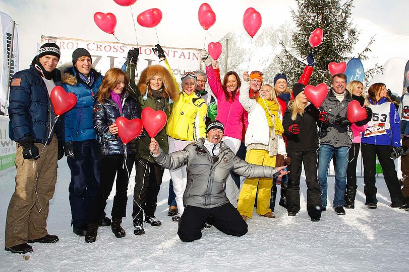 "Ein Herz für Kinder" - Die beim 4. Tirol Cross Mountain in Kühtai gesammelten Spenden gehen an bedürftige Kinder. Und für die Promis geht's weiter in die Party-Hütte...