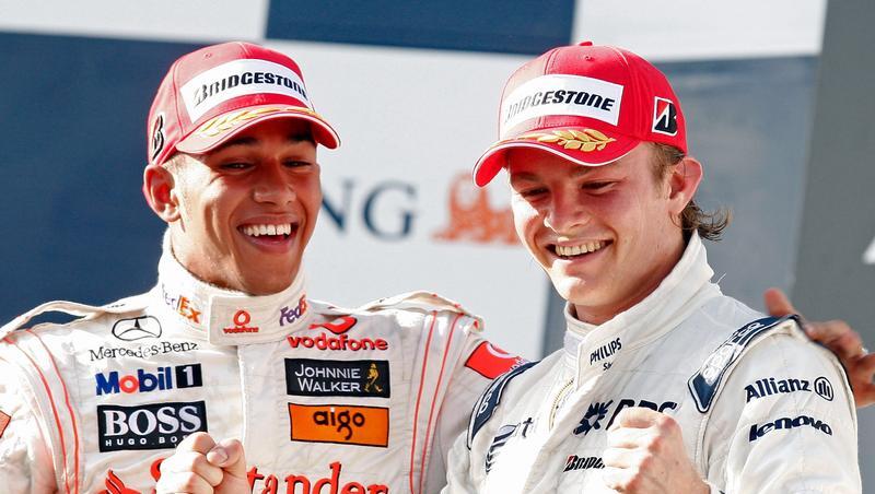 Lewis Hamilton (l) und Nico Rosberg freuen sich auf dem Podium. Lewis Hamilton (l) und Nico Rosberg freuen sich auf dem Podium.