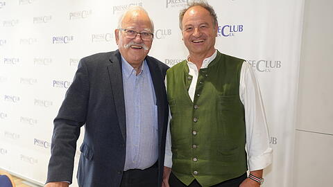 Wiesn-Urgestein Wiggerl Hagn und Pfarrer Rainer Schie&szlig;ler lassen die Wiesn Revue passieren.