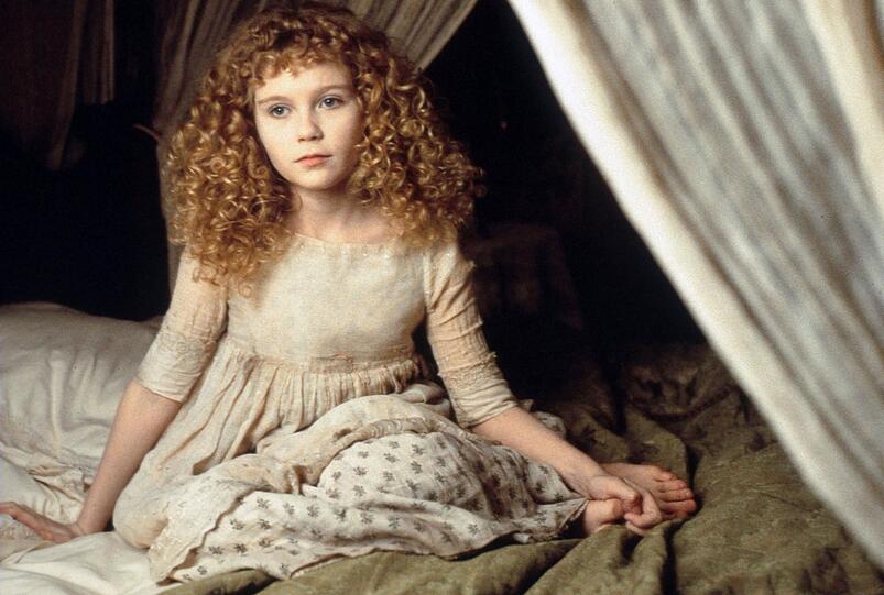 Die untote Claudia (Kirsten Dunst) wird nie zur Frau heranreifen. Die untote Claudia (Kirsten Dunst) wird nie zur Frau heranreifen.