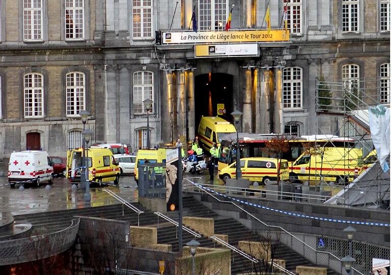 Handgranaten und Kalaschnikow: Bei einem Anschlag sind in der Innenstadt von Lüttich vier Menschen ums Leben gekommen, 123 sollen verletzt worden sein.