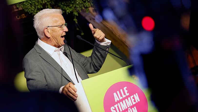 Baden-Württembergs Ministerpräsident Winfried Kretschmann spricht beim Politischen Frühschoppen Gillamoos.