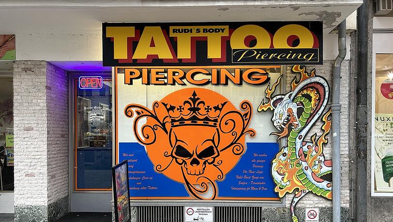 Rudi's Tattoo-Studio an der Fürstenrieder Straße. Rudi's Tattoo-Studio an der Fürstenrieder Straße.