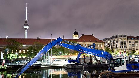 Eine Weltkriegsbombe wurde nahe der Fischerinsel in Berlin gefunden. Sie stellte sich als ungefährlich heraus.