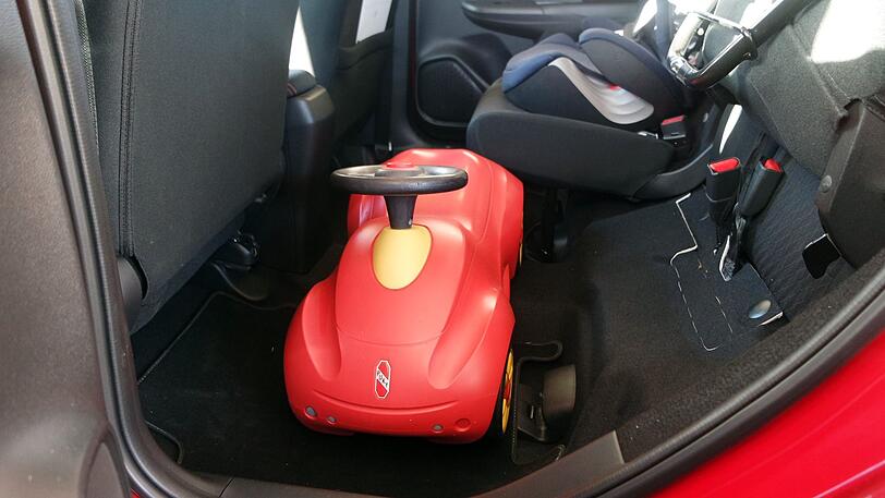 Einfach magisch: Dank der "Magic Seats" lässt sich hinen auch mal ein Zweitfahrzeug verstauen.