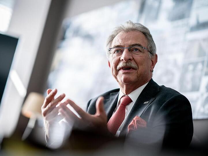 Das Ordervolumen steigt bei den Indusstrieaufträgen, doch Dieter Kempf, Präsident des Bundesverbandes der Deutschen Industrie (BDI), erwartet im Herbst noch keinen Aufschwung.