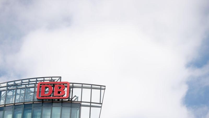 Die Zentrale der Deutschen Bahn am Potsdamer Platz in Berlin: Die Bahn prüft derzeit Beraterverträge mit früheren Managern. Die Zentrale der Deutschen Bahn am Potsdamer Platz in Berlin: Die Bahn prüft derzeit Beraterverträge mit früheren Managern.