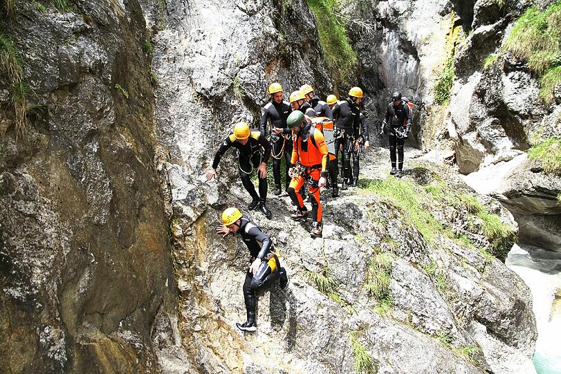 Die Löwen beim Team-Building: Beim Trainingslager in Bad Häring stand am Freitag Canyoning auf dem Programm. Die Bilder aus den Schluchten!