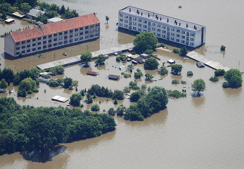 Deichbruch bei Fischbeck in Sachsen-Anhalt - Aktuelle Bilder vom Hochwasser